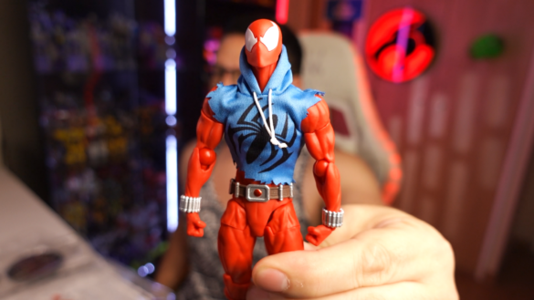 UNBOXING SCARLET HERO – MESS TOYS.00_00_39_25.Imagen fija002