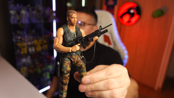 REVIEW JUNGLE PATROL DUTCH – K.O NECA.00_10_24_16.Imagen fija015