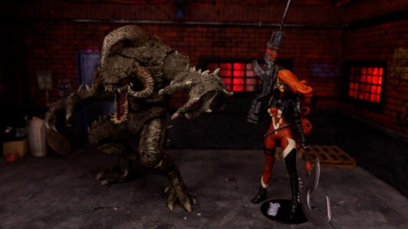 Comparación de tamaño de She-Spawn de McFarlane junto a una figura monstruosa de Spawn.