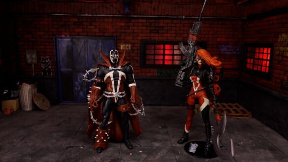 Comparación de tamaño de She-Spawn y Spawn de McFarlane.