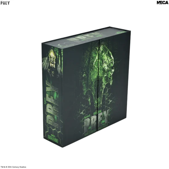 Caja de Feral Predator ULTRAmate de NECA vista desde el frente y un lateral.