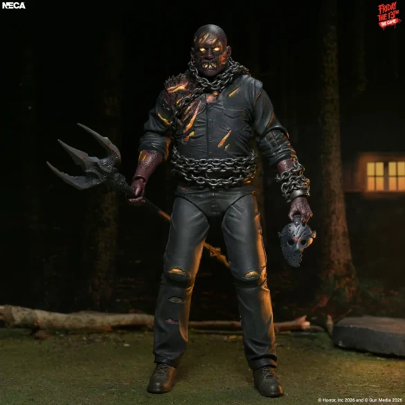 Ultimate Savini Jason de NECA sin máscara, visto de cuerpo completo.