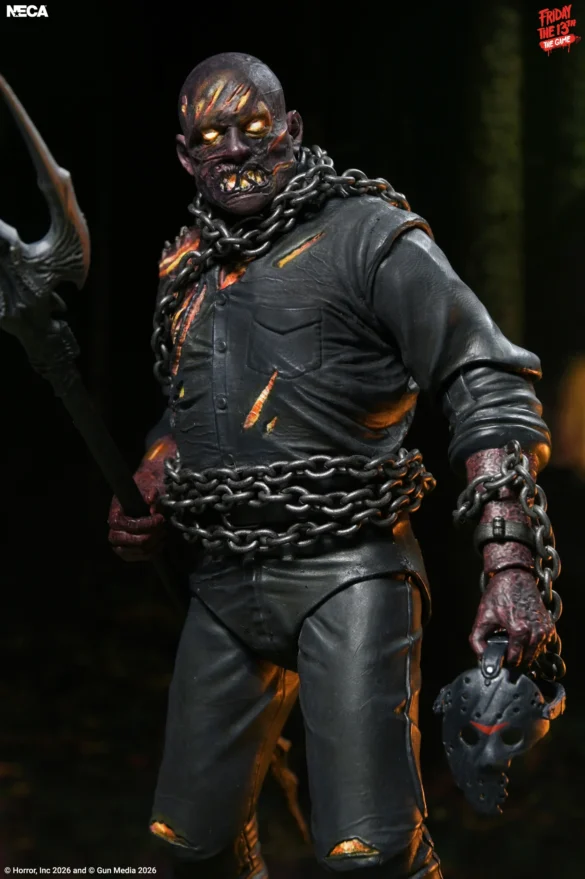 Detalle de Ultimate Savini Jason de NECA sin máscara y con ojos encendidos.