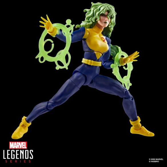 GEEKSONAS-MARVEL-LEGENDS-SERIES-X-MEN-97-MARVELS-POLARIS-4 Polaris de X-Men ’97 de Marvel Legends en pose lateral de combate con efectos verdes en ambas manos.