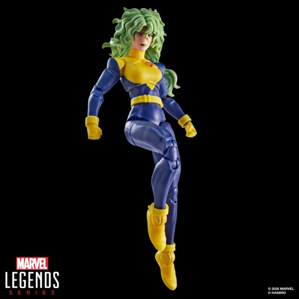 GEEKSONAS-MARVEL-LEGENDS-SERIES-X-MEN-97-MARVELS-POLARIS-6 Polaris de X-Men ’97 de Marvel Legends vista de lado, con cabello verde y botas amarillas.