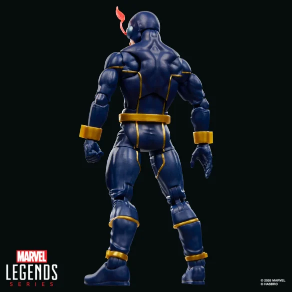 GEEKSONAS-MARVEL-LEGENDS-SERIES-X-MEN-CYCLOPS-WOLVERINE-3 Vista posterior de Cyclops de Marvel Legends, con traje azul oscuro y líneas amarillas.