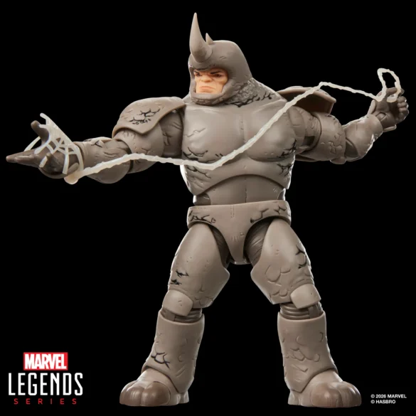 GEEKSONAS-MVL-LEGENDS-SERIES-SPIDER-MAN-VS.-MARVELS-RHINO-YOUR-FRIENDLY-NEIGHBORHOOD-SPIDER-MAN-7 Rhino de Marvel Legends con los brazos abiertos y una telaraña blanca enredada alrededor del torso.