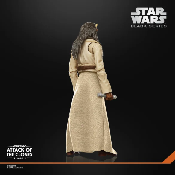 Vista posterior de Agen Kolar de Star Wars The Black Series, con túnica clara y empuñadura de sable en la mano.