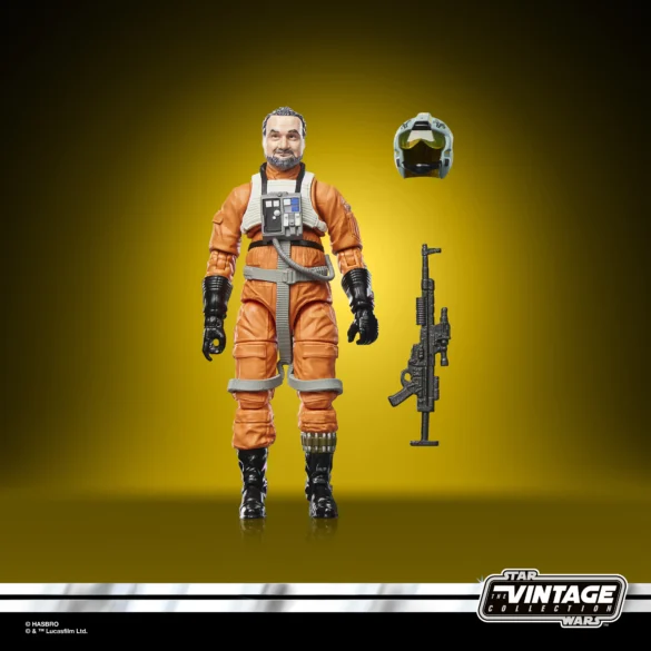 Trapper Wolf de The Vintage Collection sin casco, junto al casco gris y el rifle bláster sobre fondo amarillo.