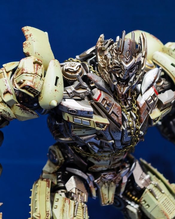 Megatron AMK PRO de YOLOPARK visto de cerca por el frente.