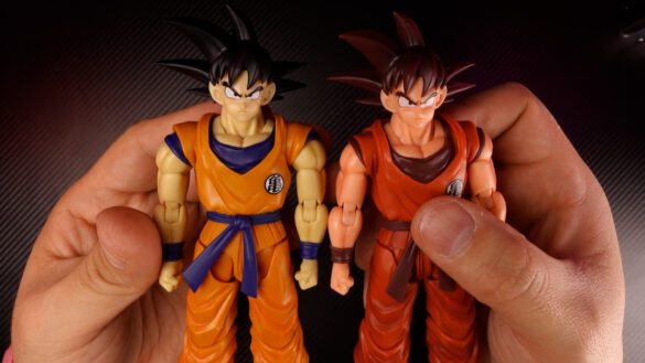 Goku Base NS-001 y Goku Kaioken NS-002 de NS Studio colocados uno junto al otro.