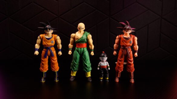 Goku Base y Kaioken de NS Studio junto a Tenshinhan y Chaoz para comparar sus tamaños.