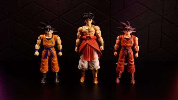 Comparación de altura de Goku Base y Kaioken de NS Studio junto a Broly en estado base.