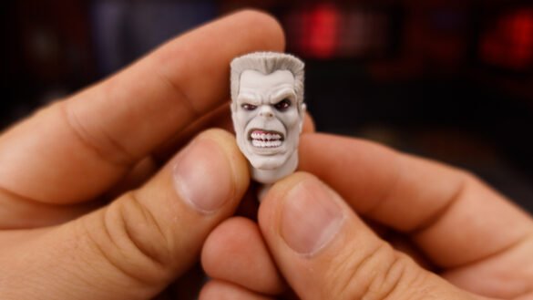 REVIEW TOMBSTONE – SPIDER-MAN.00_04_10_53.Imagen fija004 Cabeza alternativa de Tombstone de Marvel Legends con expresión de furia y dientes expuestos.