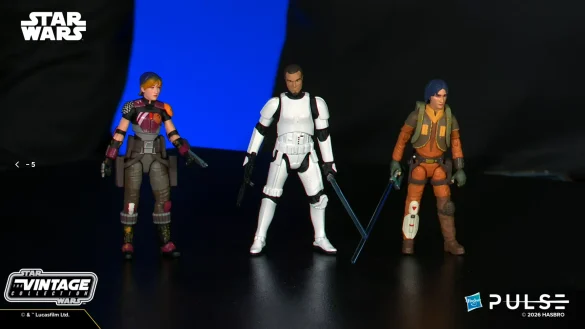 geeksonas-Star-Wars-New-Era-Launch-19 Sabine Wren, Ezra Bridger y Stormtrooper de The Vintage Collection sobre una mesa.