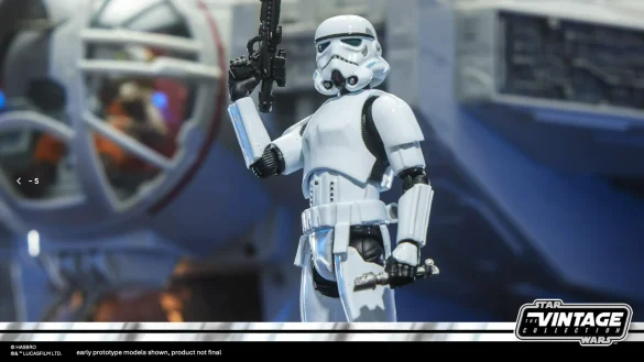geeksonas-Star-Wars-New-Era-Launch-24 Stormtrooper The Vintage Collection apuntando en un diorama de Star Wars Rebels.