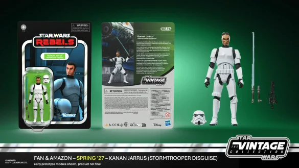 geeksonas-Star-Wars-New-Era-Launch-25 Stormtrooper The Vintage Collection con empaque y accesorios sobre fondo verde.