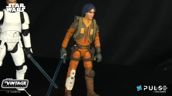 geeksonas-Star-Wars-New-Era-Launch-26 Ezra Bridger The Vintage Collection junto a un Stormtrooper durante el Fanstream.