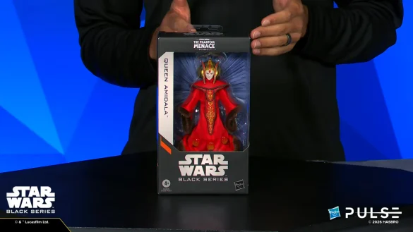geeksonas-Star-Wars-New-Era-Launch-32 Presentador mostrando la caja de Queen Amidala The Black Series.