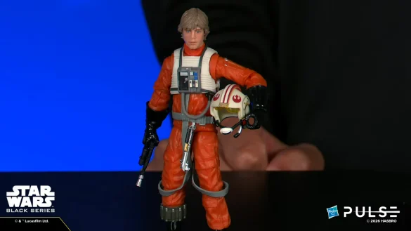 geeksonas-Star-Wars-New-Era-Launch-49 Luke Skywalker piloto The Black Series sosteniendo su casco.