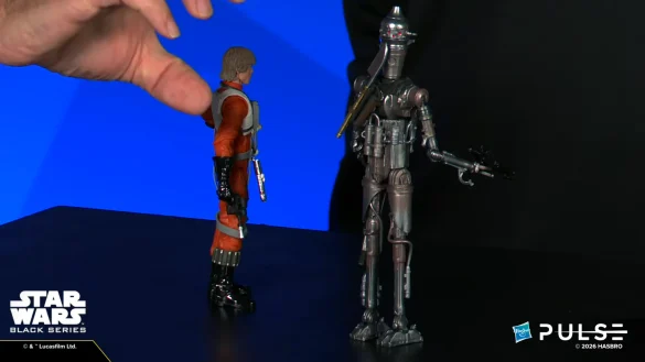 geeksonas-Star-Wars-New-Era-Launch-53 IG-88 y Luke Skywalker piloto The Black Series comparados sobre una mesa.