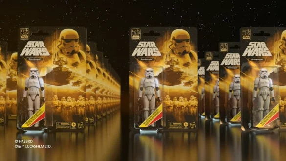 geeksonas-Star-Wars-New-Era-Launch-71 Tres figuras Stormtrooper de Star Wars en sus nuevos empaques dorados.