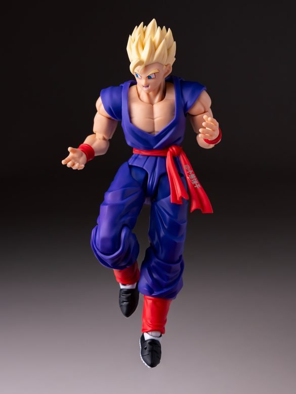 Gohan adulto Super Saiyan de HM Studio en pose de carrera.