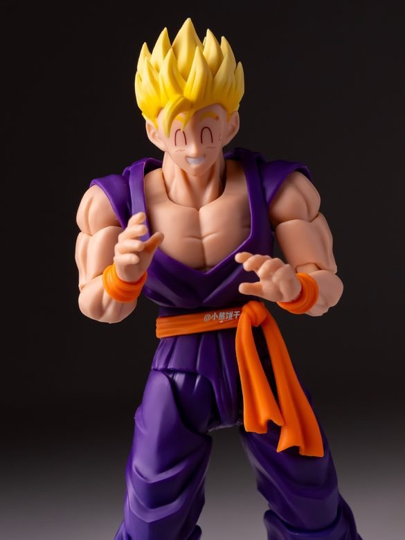 Detalle de Gohan adulto Super Saiyan de HM Studio con expresión sonriente.