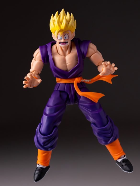 Gohan adulto Super Saiyan de HM Studio con expresión de combate y manos abiertas.