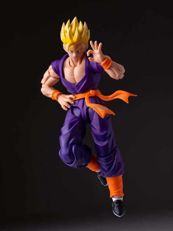 Gohan adulto Super Saiyan de HM Studio con una mano abierta al frente.