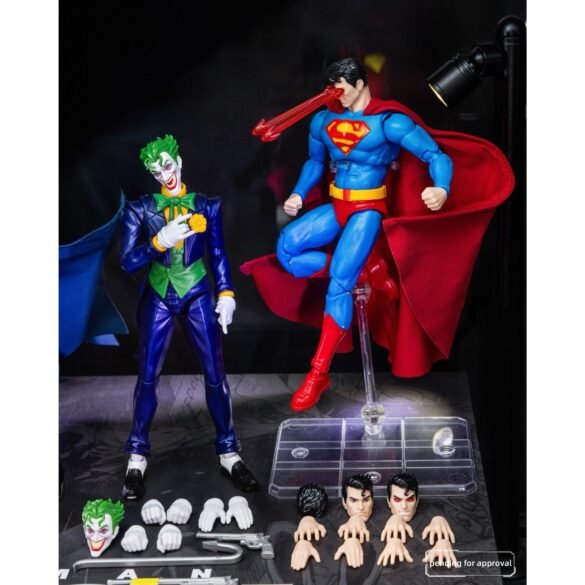 Joker y Superman de Blokees con rostros y manos intercambiables.