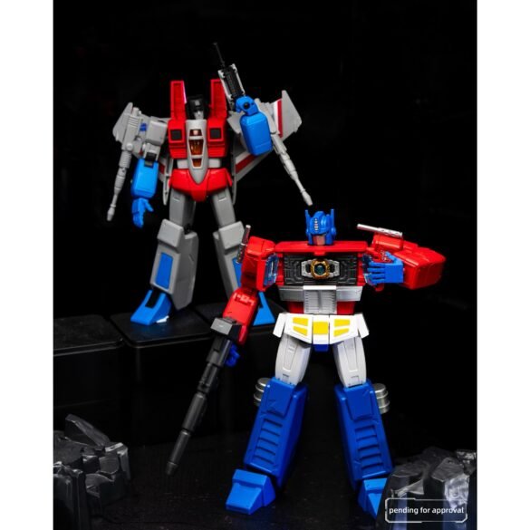 Dos robots de Transformers de Blokees exhibidos en Wonder Festival.