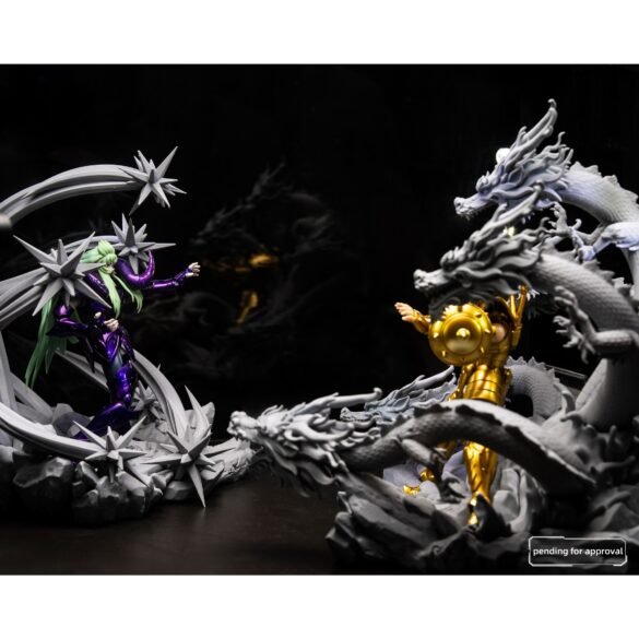 Figuras de Saint Seiya de Blokees enfrentadas sobre bases decorativas.