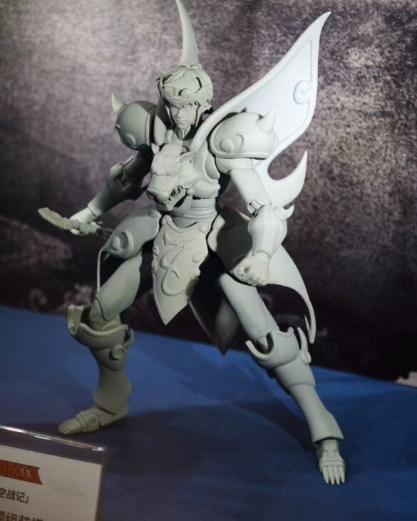 Prototipo AMK PRO de YOLOPARK con armadura y cuchillas exhibido en Wonder Festival.